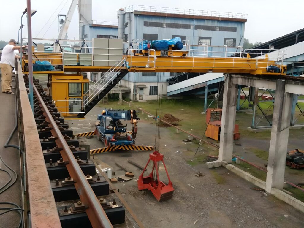 5/5噸10/10噸16/16噸抓斗、電磁兩用橋式起重機主要技術(shù)參數(shù)